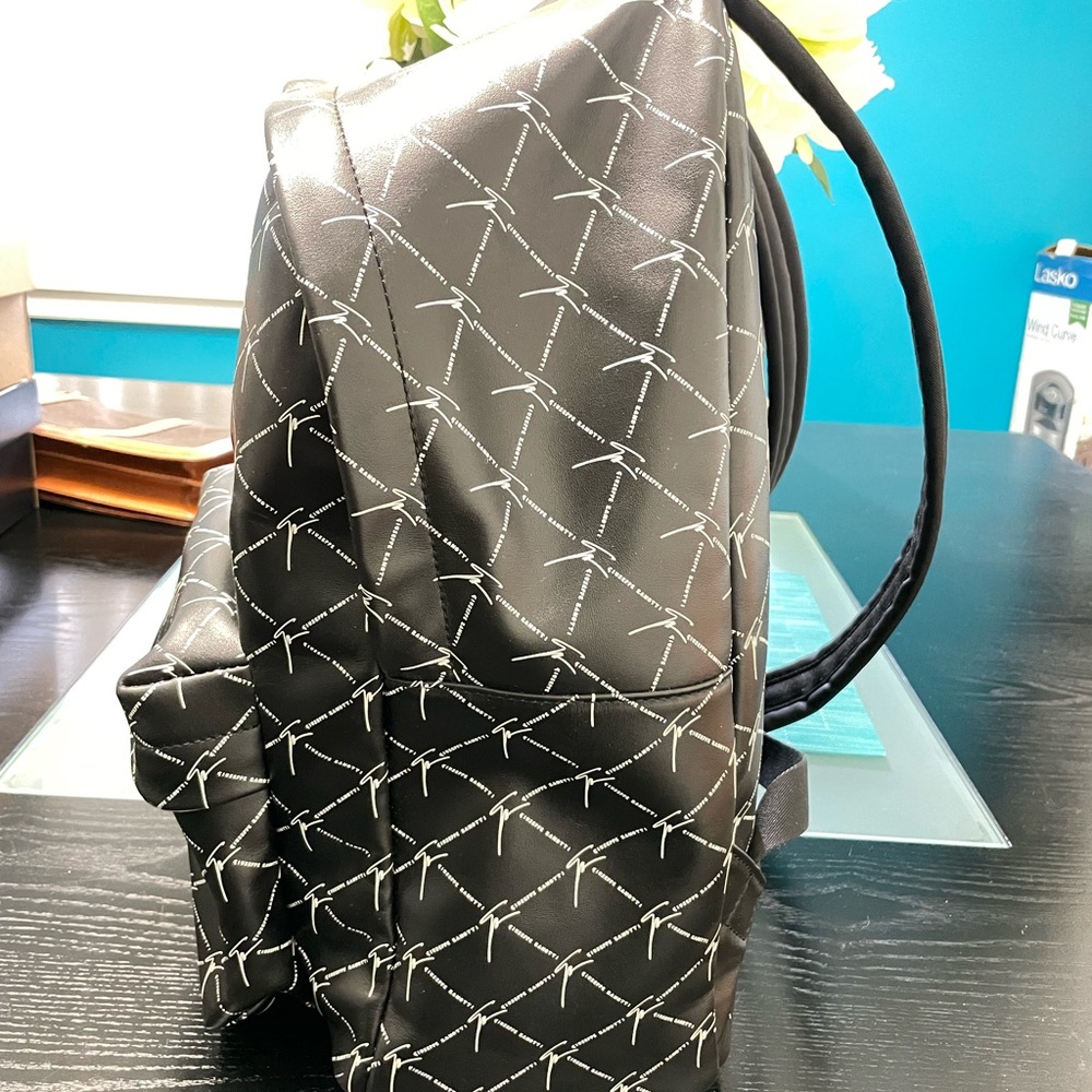 Black and White Patterned Backpack - Picture 4 of 4